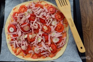 Пицца "Домашняя" с колбасой - фото шаг 8