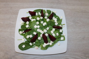 Зелёный салат со свеклой - фото шаг 7