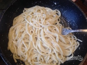 Спагетти с сыром и сливками - фото шаг 8