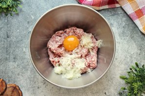 Фрикадельки в молочном соусе