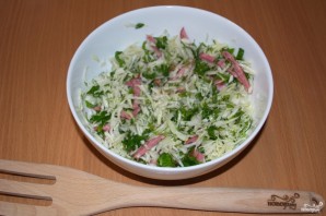 Салат с салями и сухариками - фото шаг 4