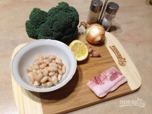 Жареная брокколи с фасолью и беконом - фото шаг 1