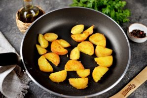 Сморреброд с сельдью, свекольным пюре и картофелем - фото шаг 4