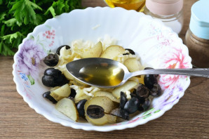 Салат с маслинами и огурцами - фото шаг 6