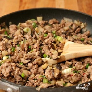 Мясо по-азиатски на листьях салата - фото шаг 2