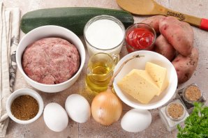 Запеканка из кабачков с картошкой и фаршем в духовке - фото шаг 1