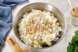 Простой мясной пирог с картошкой