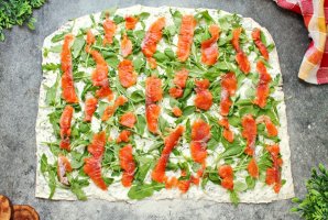 Рулет из лаваша с рыбой - фото шаг 5