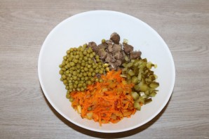 Салат из печени с горошком - фото шаг 6