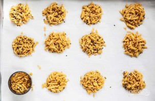 Сырные чипсы в духовке - фото шаг 2
