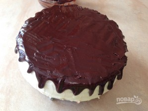 Бисквитный торт с вишней и творожным кремом - фото шаг 15