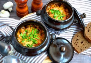 Мясо с грибами в горшочках - фото шаг 16