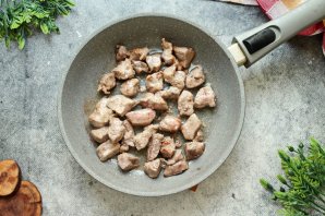 Тушеная капуста с мясом - фото шаг 2