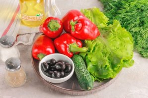 Салат с маслинами и сладким перцем - фото шаг 1