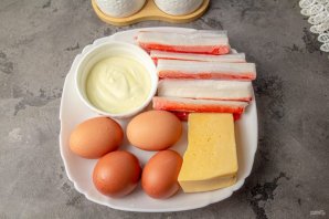 Закусочный торт из крабовых палочек "Снегурочка" - фото шаг 1