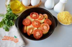 Яичница с кабачками и помидорами - фото шаг 3