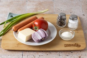 Салат с сосисками, сыром и помидорами - фото шаг 1