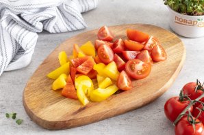Салат из капусты, болгарского перца и помидоров - фото шаг 3