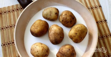 Картофель, печенный на сковороде - фото шаг 2