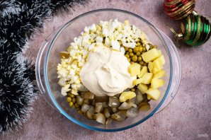 Салат "Оливье" новогодний