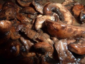 Свинина с грибами на сковороде - фото шаг 1