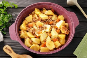 Тушеная картошка с фаршем - фото шаг 9