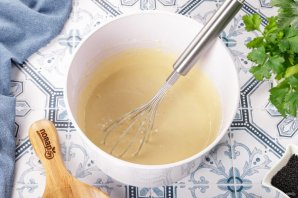 Заливной пирог с капустой на кефире - фото шаг 9