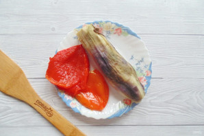 Салат из запеченных баклажанов, помидоров и перца - фото шаг 4