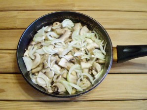 Салат с грибами и огурцами - фото шаг 2