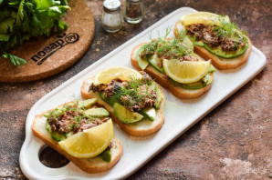 Бутерброды с авокадо и тунцом - фото шаг 6