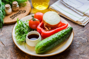 Овощной салат с соевым соусом - фото шаг 1