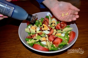 Салат с авокадо и помидорами - фото шаг 5