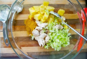 Салат из курицы с ананасом - фото шаг 3