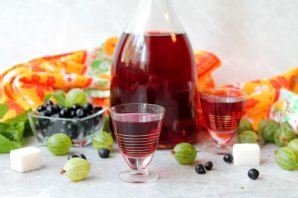Настойка из черники с крыжовником на самогоне - фото шаг 11