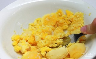 Яйца, фаршированные горчицей - фото шаг 5