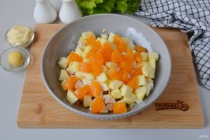 Новогодний салат с мандаринами - фото шаг 5