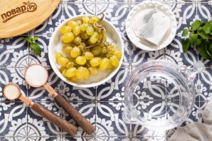 Виноград в чайном желе - фото шаг 1