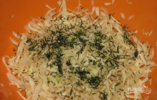 Салат из свежей капусты и огурцов - фото шаг 3