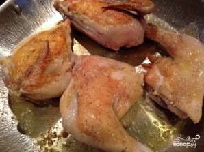 Курица с картошкой, тушенная в сковороде - фото шаг 1