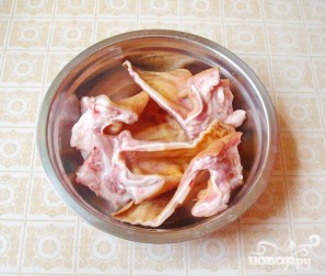 Острая закуска из свиных ушей - фото шаг 1
