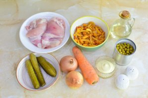 Салат с курицей и опятами - фото шаг 1