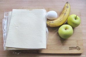 Слойки с яблоком и бананом - фото шаг 1