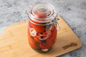 Сладкие помидоры в литровой банке на зиму - фото шаг 9