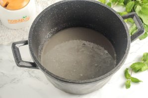 Малиновое варенье в сиропе - фото шаг 3