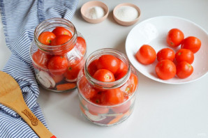 Консервированные помидоры со свеклой - фото шаг 4