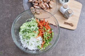 Китайский салат с креветками - фото шаг 3