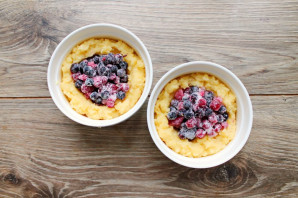 Запеченная каша из поленты "Bravolli" с ягодным киселем - фото шаг 5