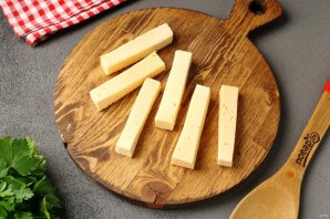 Хрустящие сырные палочки за 5 минут - фото шаг 2