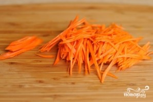 Тушеная скумбрия с луком и морковью - фото шаг 3