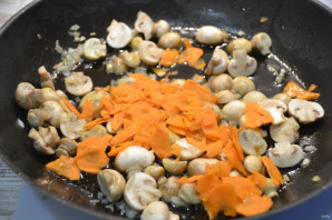 Жареные овощи с грибами - фото шаг 4